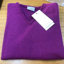 Load image into Gallery viewer, ⭐️new⭐️ Ladies Glenbrae V neck lambswool jumper
