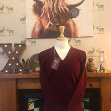 Load image into Gallery viewer, William Lockie lambswool Vneck in Bordeaux
