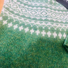 Load image into Gallery viewer, Harley of Scotland mens pure new wool FairIsle
