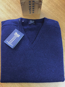William Lockie leven vneck Lambswool in Regatta
