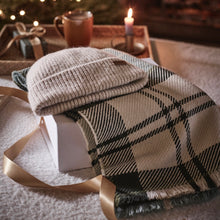 Load image into Gallery viewer, Barbour Ladies Pendle hat and scarf gift set
