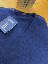 Load image into Gallery viewer, William Lockie leven vneck Lambswool in Regatta
