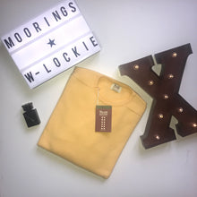 Load image into Gallery viewer, William Lockie lambswool crew neck in solar
