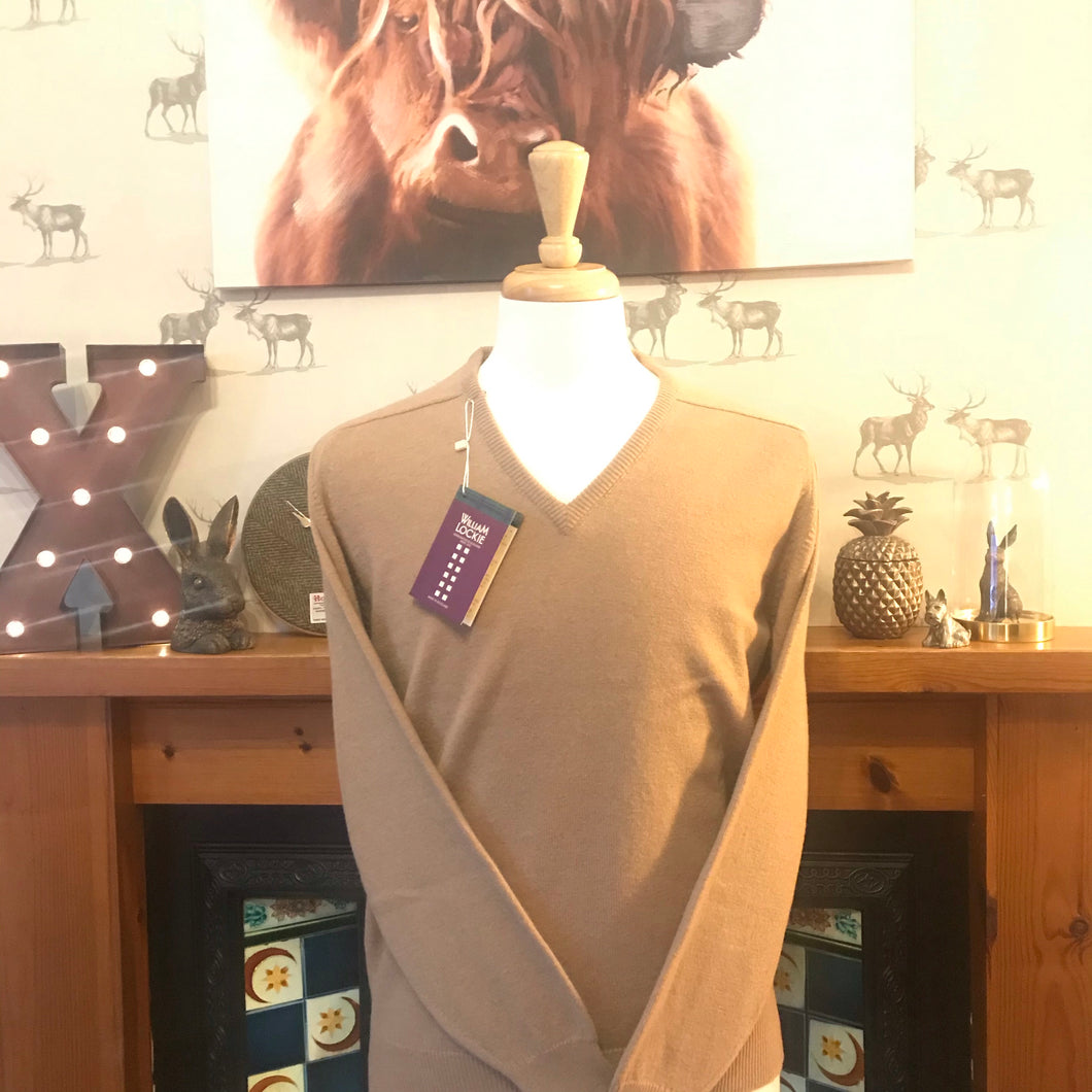 William Lockie lambswool V neck in Camel