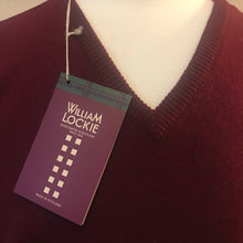 Load image into Gallery viewer, William Lockie lambswool Vneck in Bordeaux
